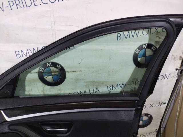 Скло передньої правої двері 51337182110 BMW