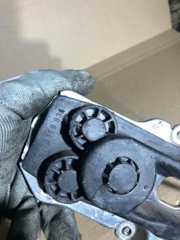 Склопідйомник задніх правих дверей 51348159834 BMW