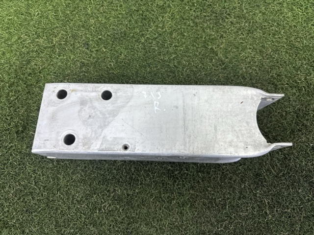 Кронштейн підсилювача переднього бампера 51647274660 BMW
