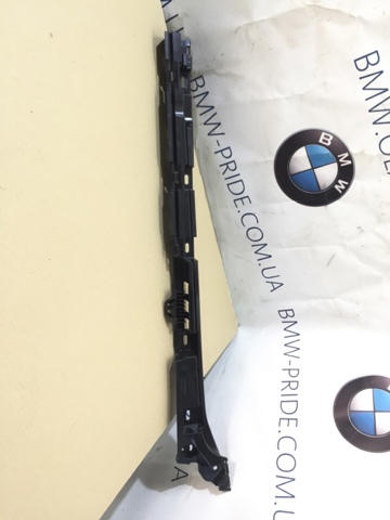 Кронштейн зовнішньої накладки лівого порога 51777204021 BMW