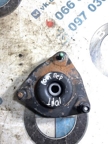 Кріплення переднього амортизатора 546102T000 HYUNDAI