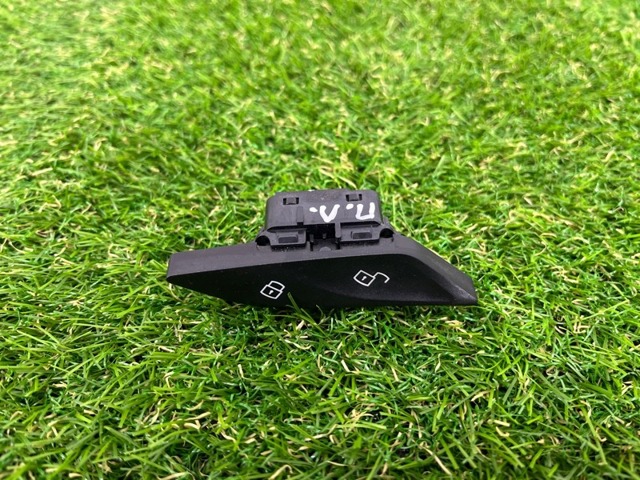 Кнопка центрального замка 61319860545 BMW