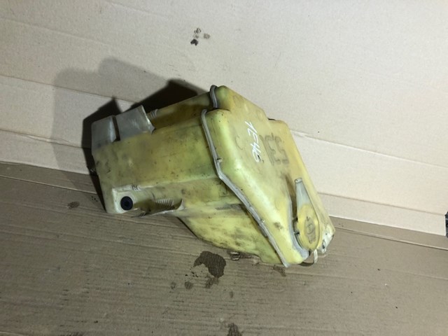 Бачок склоомивача 61678362808 BMW