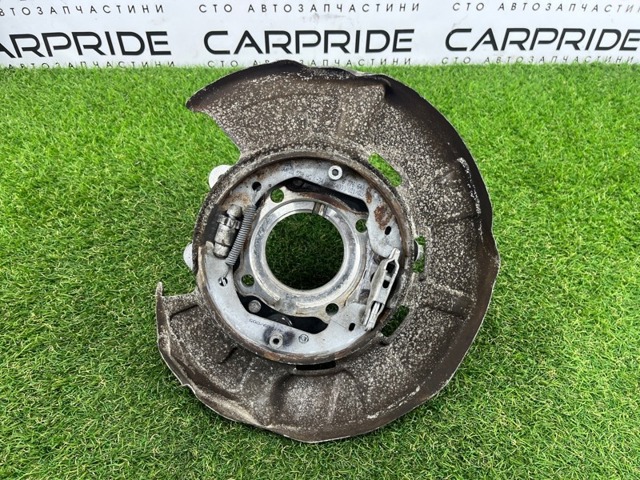 Кулак поворотний правий 6770984 BMW