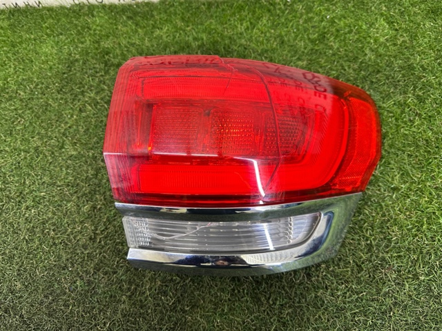 Задній правий зовнішній ліхтар 68110016AE CHRYSLER