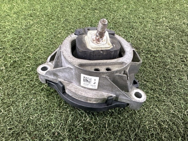 Права подушка двигуна 6856184 BMW