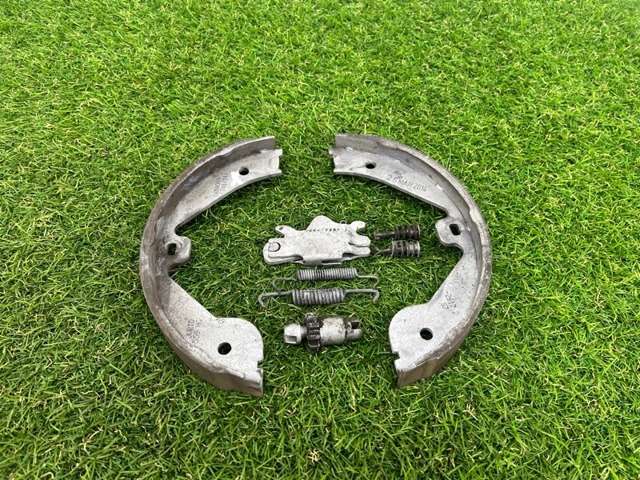 Монтажний комплект задніх барабанних колодок 7L0698545A VAG