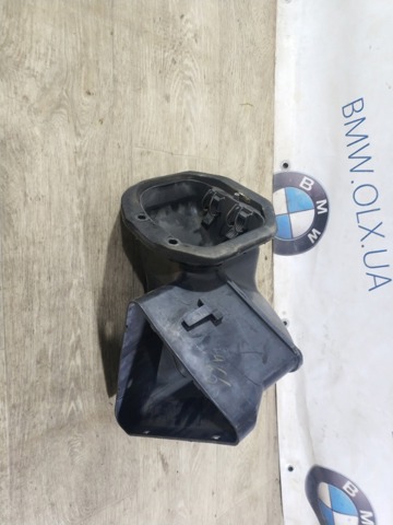 Повітроприймач Volkswagen Touareg 1