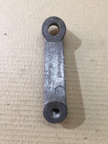 Кронштейн подушки (опори) двигуна, правої 8200008215 GM