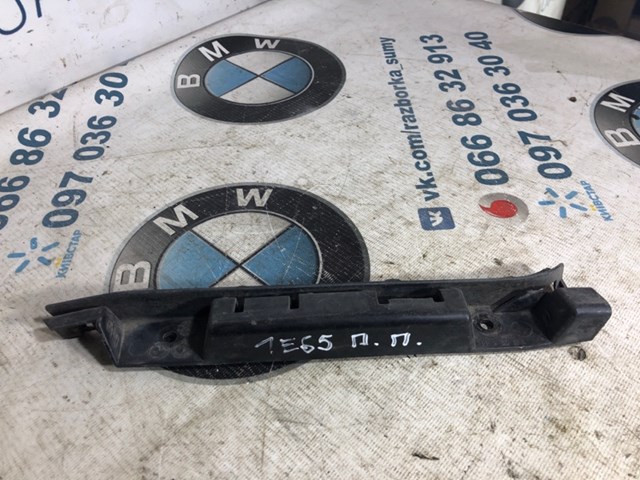 Кронштейн бампера переднього, правий 8223248 BMW
