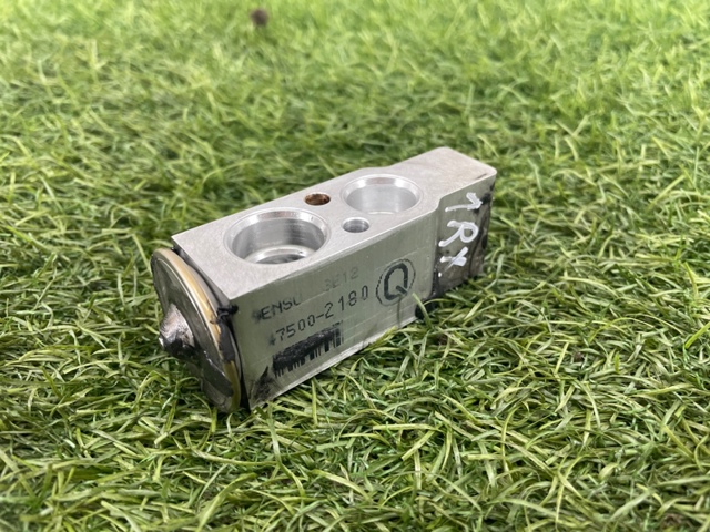 Клапан TRV, кондиціонера 8851535020 TOYOTA