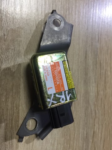 Датчик Ейрбег передній 8983448010 TOYOTA