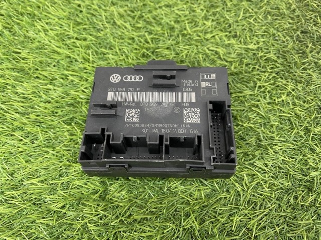Блок комфорту передніх дверей 8T0959792P VAG
