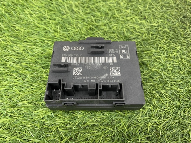 Блок комфорту задніх дверей 8T0959795Q VAG