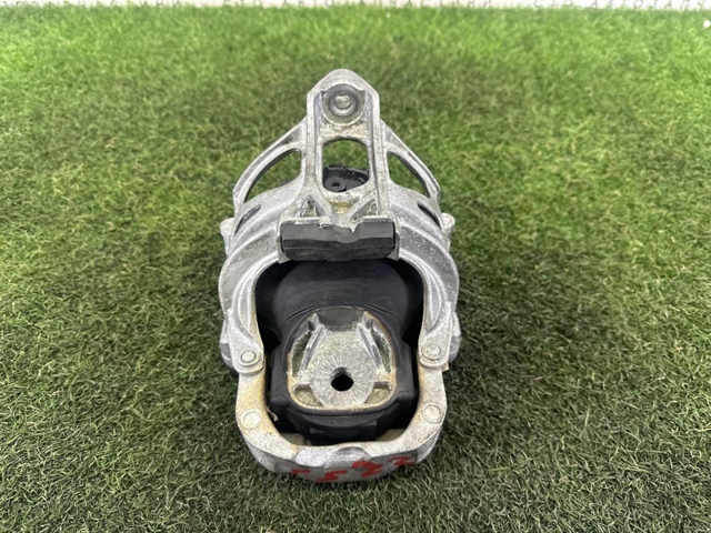 Права подушка мотора 8W0199372G VAG