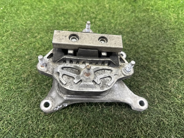 Кронштейн подушки коробки передач 8W0399118C VAG