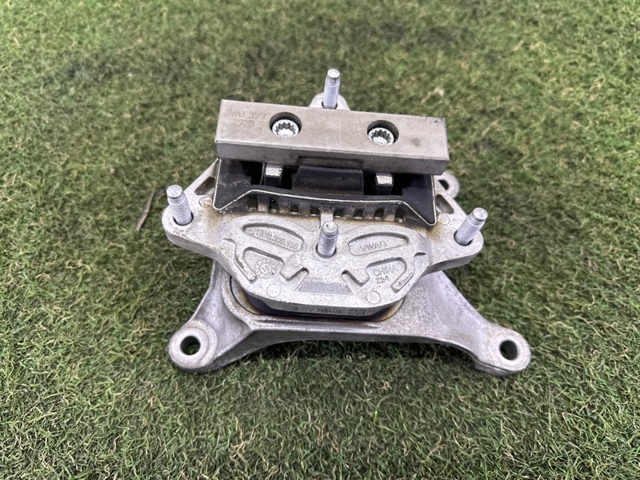 Опора коробки передач 8W0399156AQ VAG