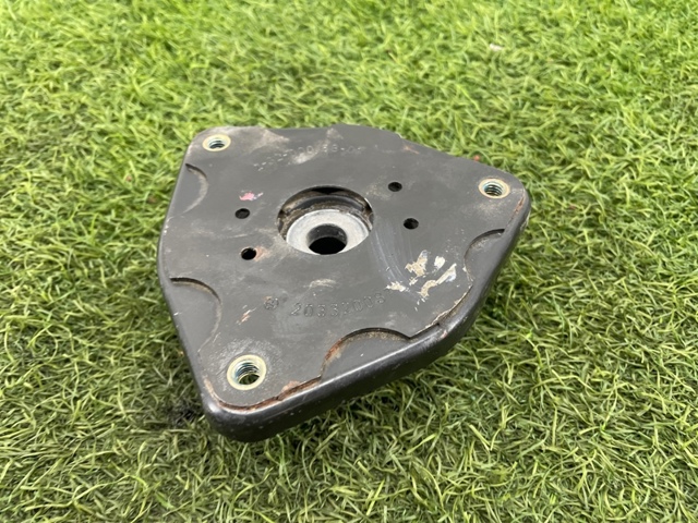 Кріплення переднього амортизатора A2033200873 MERCEDES