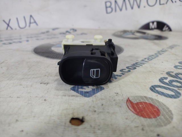 Кнопка підйомника переднього правого скла A2038200210 MERCEDES