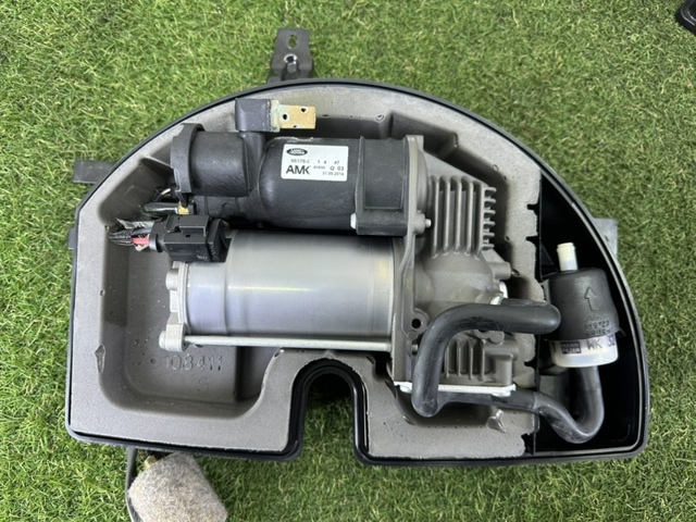 Компресор підкачки амортизаторів CPLA3B484CC LAND ROVER