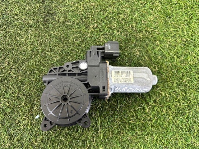 Мотор склопідйомника водійських дверей LR031661 LAND ROVER