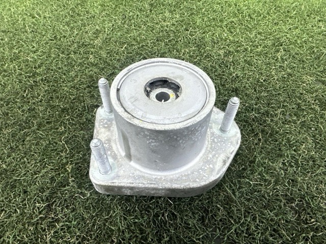 Опора амортизатора LR034244 LAND ROVER