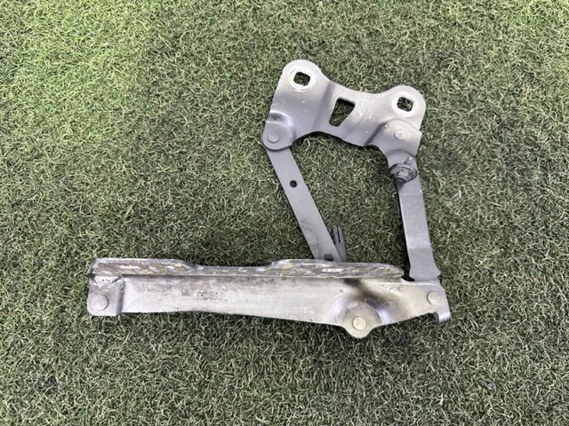 Завіса капота права LR036583 LAND ROVER