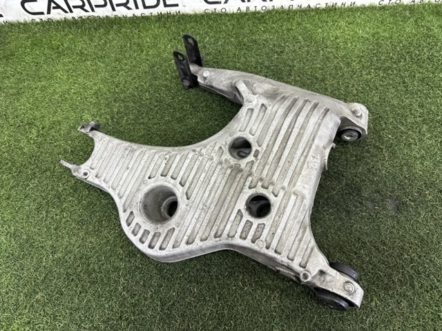Балансир задній нижній, правий LR045835 LAND ROVER