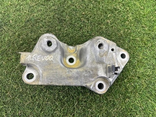 Кронштейн подушки КПП, лівий LR047379 LAND ROVER