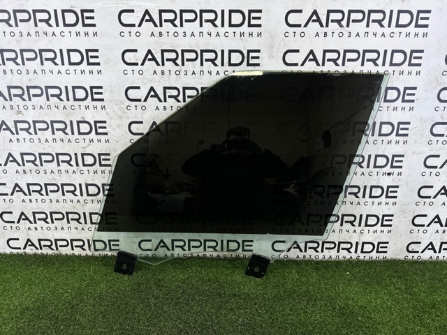 Скло водійських дверей LR053169 LAND ROVER
