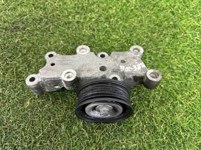 Кронштейн кріплення генератора LR056659 LAND ROVER
