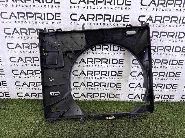 Облицювання рамки радіатора LR057118 LAND ROVER