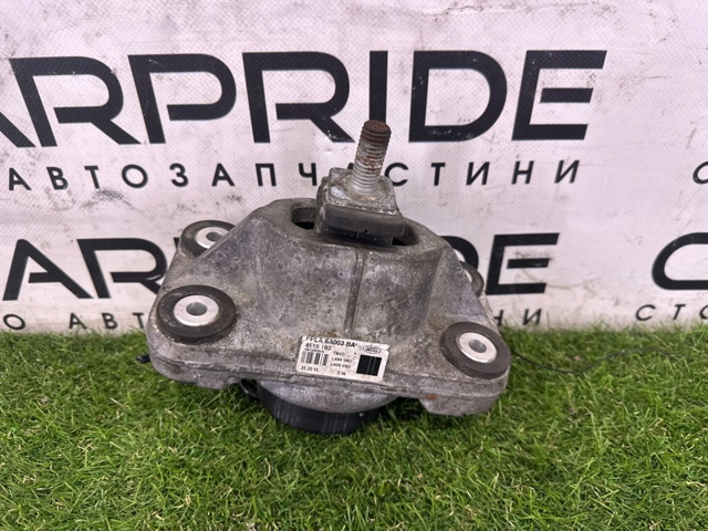 Подушка (опора) двигуна, ліва/права LR057632 LAND ROVER