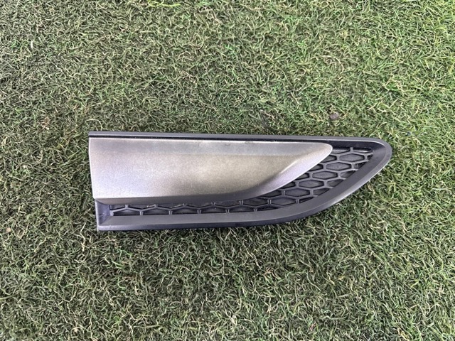 Молдинг переднього правого крила LR058535 LAND ROVER