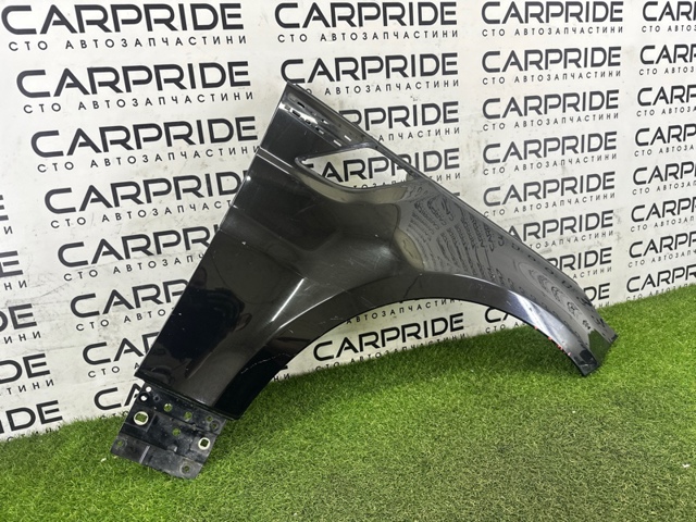 Переднє праве крило LR061823 LAND ROVER