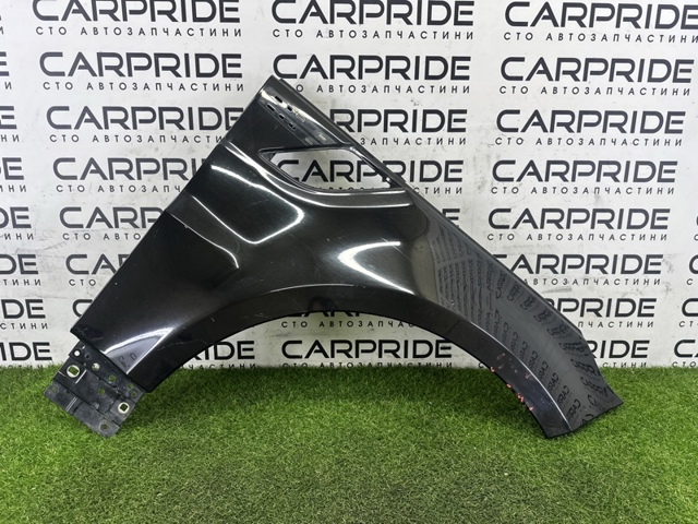 Переднє праве крило LR061823 LAND ROVER