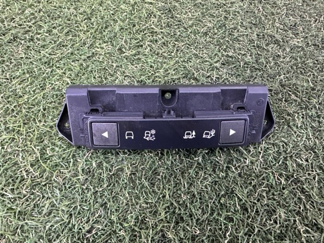 Блок кнопок центральної консолі LR070653 LAND ROVER