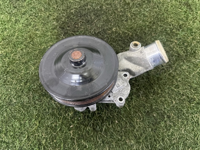 Водяний насос LR073711 LAND ROVER