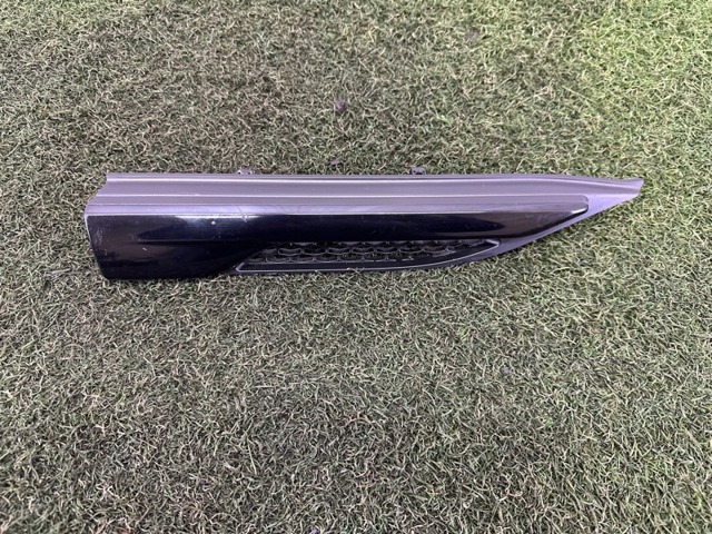 Молдинг переднього правого крила LR078362 LAND ROVER