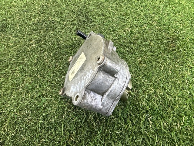 Насос вакуумний LR082226 LAND ROVER