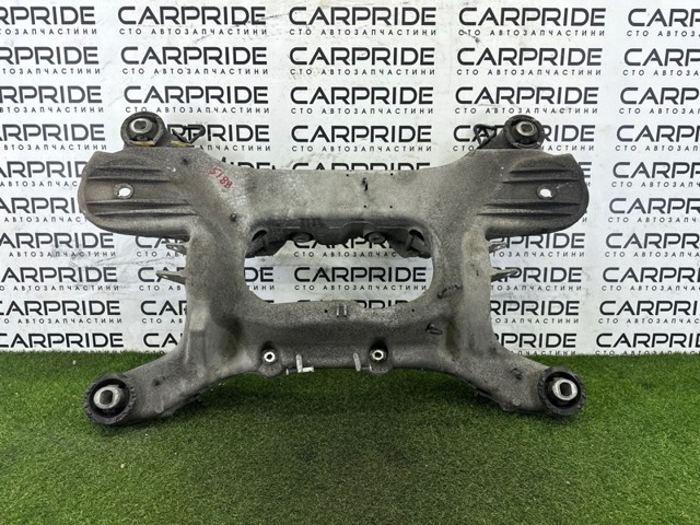 Балка задньої підвіски поперечна LR086154 LAND ROVER