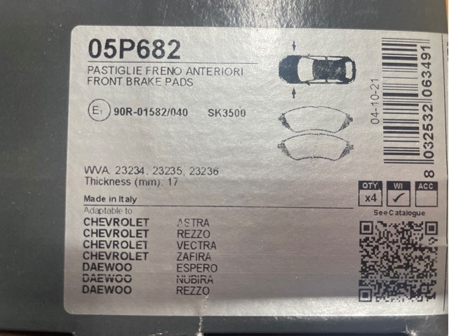 Передні гальмівні колодки 05P682 LPR