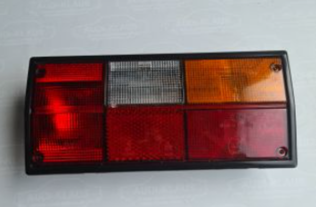 Ліхтар заднього ходу лівий 251945111E VAG