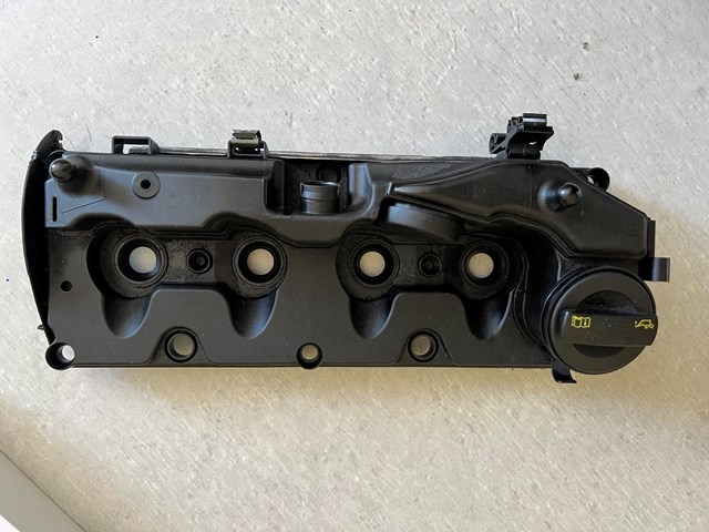 Кришка двигуна 03L103469R VAG
