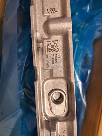 Корпус розподільчого валу 04L103308B VAG