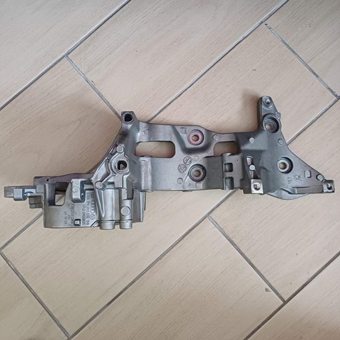 Кріплення генератора 04L903143D VAG