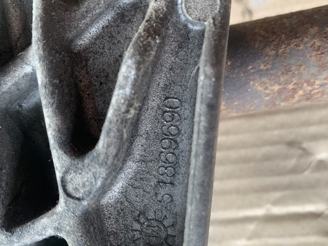 Опора підвісного підшипника передньої піввісі 51869690 PEUGEOT