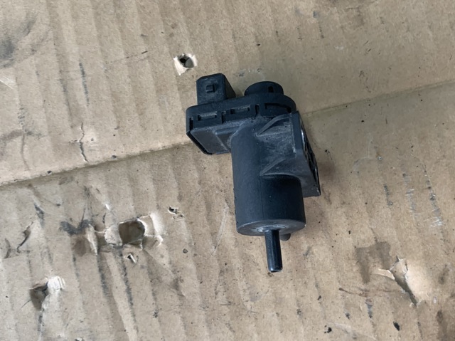 Клапан соленоїд регулювання заслонки EGR 8200762162 RENAULT