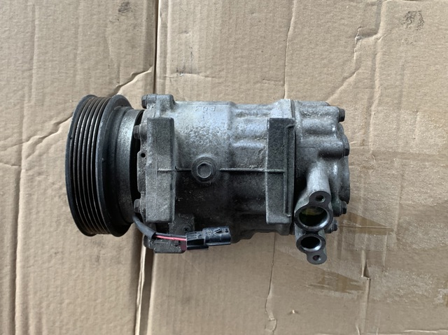 Компресор кондиціонера 926009865R RENAULT