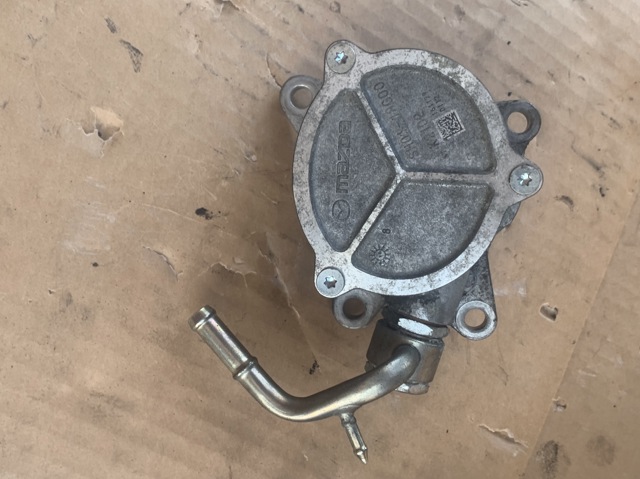 Насос вакуумний SH0118G00 MAZDA
